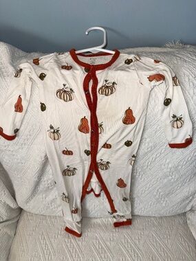 Kyte pumpkin 12-18 snap romper